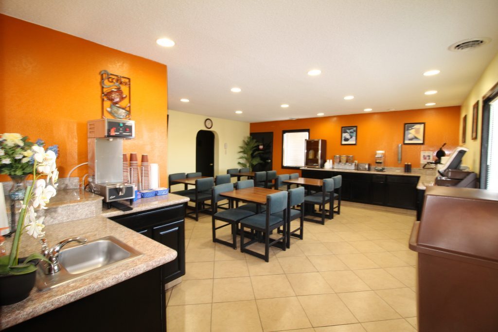 Complimentary breakfast dining area