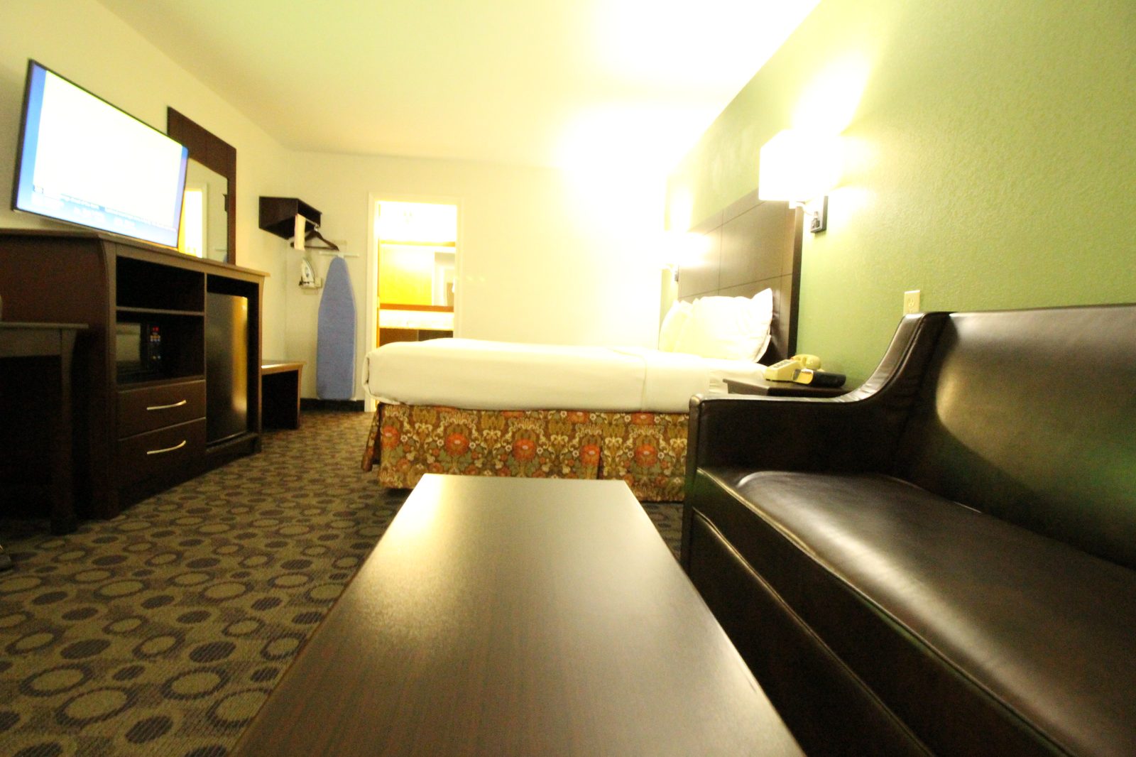 Room with workspace and en-suite bathroom